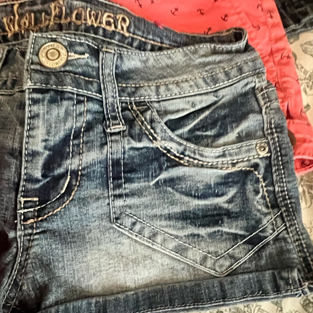 Wildflowers Women's Jean and Red Shorts Collection - Picture 4 of 9